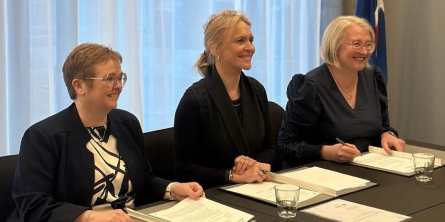 Þorgerður Katrín Gunnarsdóttir utanríkisráðherra, Silja Bára R. Ómarsdóttir, rektor Háskóla Íslands, og Ragnhildur Helgadóttir, rektor Háskólans í Reykjavík.